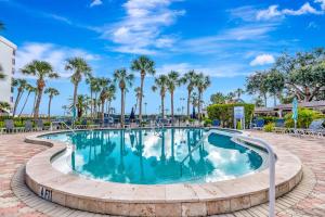 Swimmingpoolen hos eller tæt på Luxury Bayside Condo – Pool, Tennis & Marina