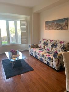 Χώρος καθιστικού στο 4BR Luxury Styled Home 2 parking