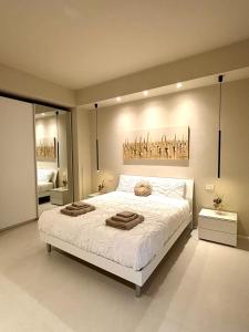 a bedroom with a large bed with towels on it at Salotto Santa Franca in Piacenza