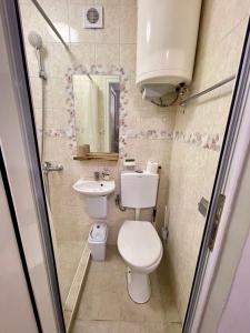 Ένα μπάνιο στο -The Conch- Room with Private Entrance and Bathroom