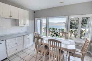 a kitchen with a table and chairs with a view of the ocean at Cozy Lakeview Retreat in Kettle Valley in Kelowna