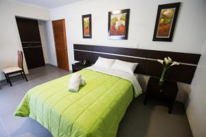 Cama ou camas em um quarto em Mariategui Hotel & Suites
