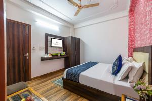 Postel nebo postele na pokoji v ubytování FabHotel Airport Sinon