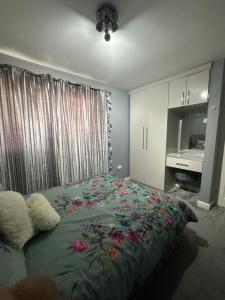 Ένα ή περισσότερα κρεβάτια σε δωμάτιο στο Midnight Stays