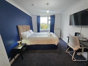 a bedroom with a large bed and a window at Airport Lodge in Sheldon