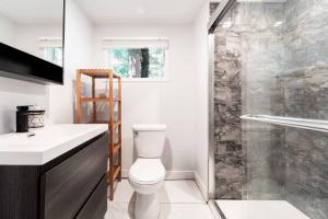 Vannituba majutusasutuses Le chaleureux Shack - Spa, lac & Ski