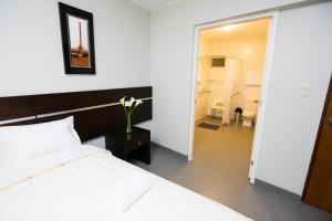 Cama ou camas em um quarto em Mariategui Hotel & Suites