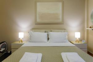 Postel nebo postele na pokoji v ubytování Kastoria Modern Stay apartment
