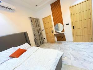 Postel nebo postele na pokoji v ubytování Snowdrop apartments + 13 fotografií