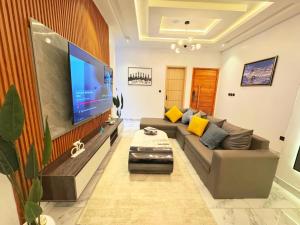 TV a/nebo společenská místnost v ubytování Snowdrop apartments