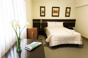 Cama ou camas em um quarto em Mariategui Hotel & Suites