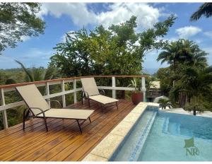 Bazén v ubytování Xanadu nebo v jeho okolí + 22 fotografií