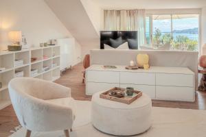 Μια τηλεόραση ή/και κέντρο ψυχαγωγίας στο Seeapartment Untersee +2 φωτογραφίες