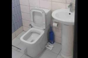 Koupelna v ubytování 2-Bed 1-Bath - Sleeps 4 with Parking