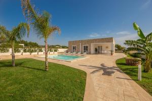 an exterior view of a villa with a swimming pool at Villa Palibella in Torre Pali 