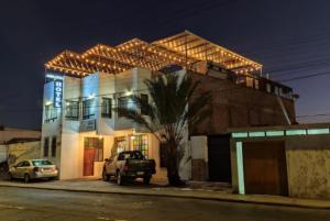 a truck parked in front of a building at night at Hotel Andalucía in Arica
