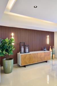 a lobby with a reception desk and a plant at Acqualina’s View @ Santo Domingo in El Jobo de Mendoza +81 photos