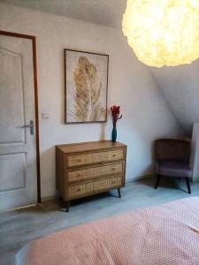 Una cama o camas en una habitación de Le Duplex des Arcades - T2 lumineux hypercentre