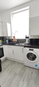 a kitchen with a washing machine and a sink at Quality Rooms in Liverpool +43 photos