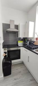 Kuchyň nebo kuchyňský kout v ubytování Quality Rooms