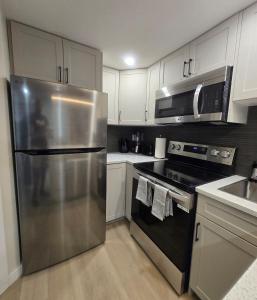 Η κουζίνα ή μικρή κουζίνα στο Rhote's Luxury Suite