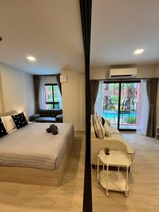 Ένα ή περισσότερα κρεβάτια σε δωμάτιο στο Cicada Cabanas Huahin Diamond Pool Access room