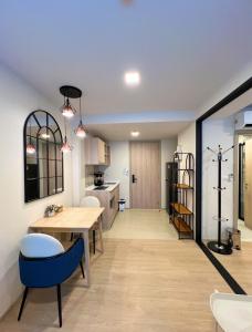 Η κουζίνα ή μικρή κουζίνα στο Cicada Cabanas Huahin Diamond Pool Access room +21 φωτογραφίες