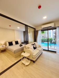Πισίνα στο ή κοντά στο Cicada Cabanas Huahin Diamond Pool Access room