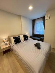 Ένα ή περισσότερα κρεβάτια σε δωμάτιο στο Cicada Cabanas Huahin Diamond Pool Access room