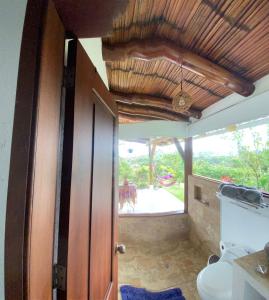 Phòng tắm tại ShantihOMe Ecolodge entre Mindo y San Miguel de los Bancos Ecuador