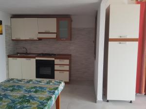 Η κουζίνα ή μικρή κουζίνα στο Case vacanze Baia Luna