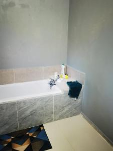 Un baño de Stars Guesthouse and Get Day Rest 1hr 3hrs 49 fotos más