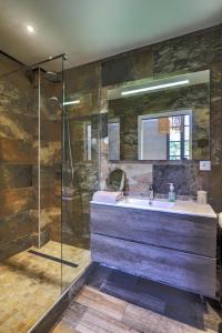 Ένα μπάνιο στο HP2 Magnifique appartement dans HP les Oliviers-2