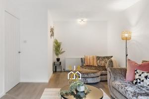 Khu vực ghế ngồi tại Aalesund Residence - SJA Stays - 3 Bed House