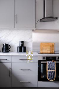 Nhà bếp/bếp nhỏ tại Aalesund Residence - SJA Stays - 3 Bed House +18 ảnh