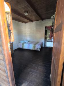 a small bedroom with a bed in a room at Guavirá cabañas and rooms in Puerto Iguazú