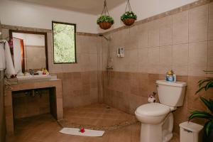 a bathroom with a toilet and a shower and a sink at Eco Boutique Hotel Vista Las Islas Reserva Natural in Paquera