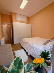 Ένα ή περισσότερα κρεβάτια σε δωμάτιο στο Newly Renovated West End Apartment +12 φωτογραφίες