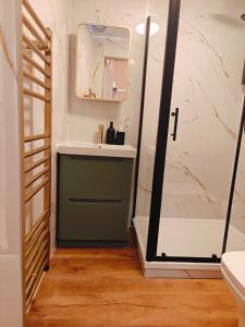 Billede fra billedgalleriet på Newly Renovated West End Apartment i Glasgow + 12 billeder