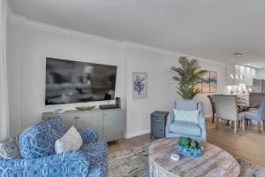 Posezení v ubytování 883 Ketch Court at The Sea Pines Resort