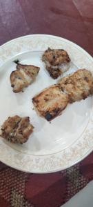 Jídlo v hotelu nebo okolí + 16 fotografií