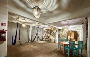 a dining room with blue chairs and a table at Hotel Papaya Surf in Puerto Escondido