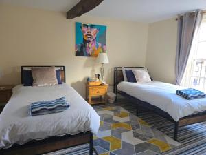 Postel nebo postele na pokoji v ubytování Family room 2 - The Unicorn Hotel