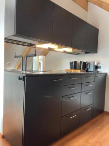 Kuchyň nebo kuchyňský kout v ubytování Schönes und modernes Apartment VS