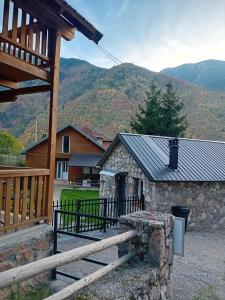 Nespecifikovaný výhled na hory nebo výhled na hory při pohledu z chaty + 29 fotografií