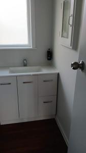 Koupelna v ubytování 4 double 1 single and 1 Sofa Beds House, 638A Te Ngae Road + 3 fotografie