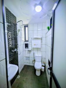 Koupelna v ubytování KAZA City + 28 fotografií