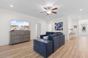 a living room with a couch and a ceiling fan at Munn Hub Live the Dream 4 Bdrm Home with Pool in Pawleys Island