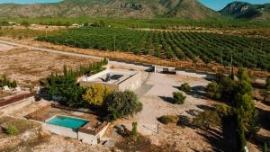 - une vue aérienne sur une villa située dans un vignoble dans l'établissement Casa rural Gómez de Hita, à Caravaca de la Cruz