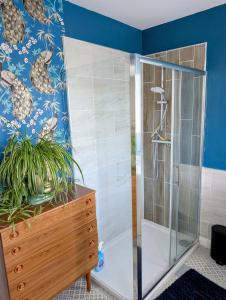 Koupelna v ubytování Aaron's apartment